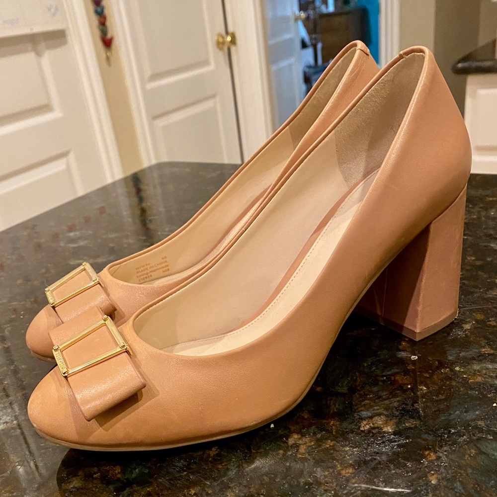Ladies size 6. Chunky heel. Cole Hahn.